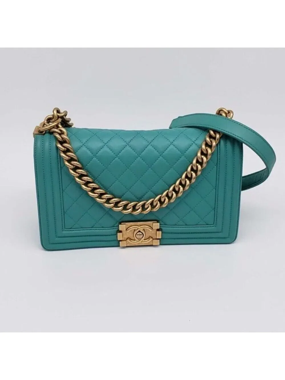 CHANEL elevate your
